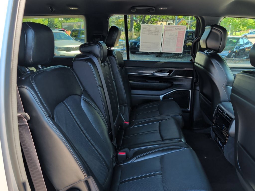 Used 2024 Jeep Wagoneer L Series III w/ Flexible Seating Group AWD/4WD image 35