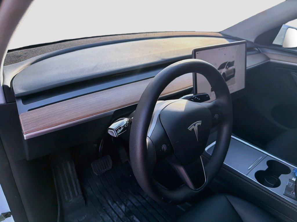 Used 2025 Tesla Model Y Long Range RWD image 9
