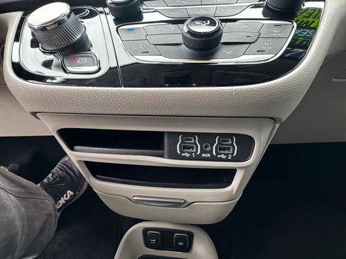 Used 2021 Chrysler Pacifica Touring-L FWD image 22