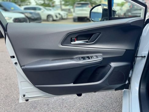 Used 2025 Toyota Prius XLE AWD/4WD image 13