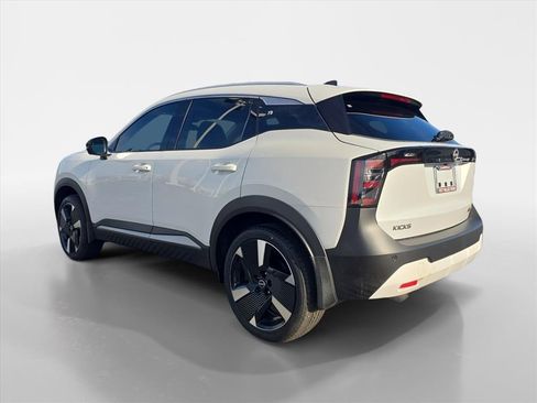 New 2026 Nissan Kicks SR AWD/4WD image 3