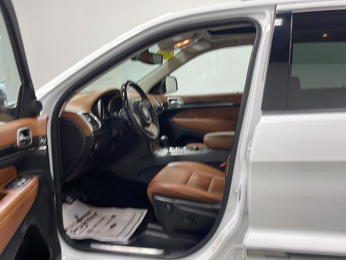 Used 2013 Jeep Grand Cherokee Overland Summit AWD/4WD image 2