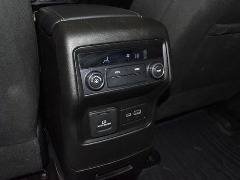 Used 2023 GMC Acadia SLE w/ Driver Convenience Package image 34