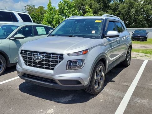 Used 2020 Hyundai Venue SEL w/ Convenience + Premium Package FWD image 3