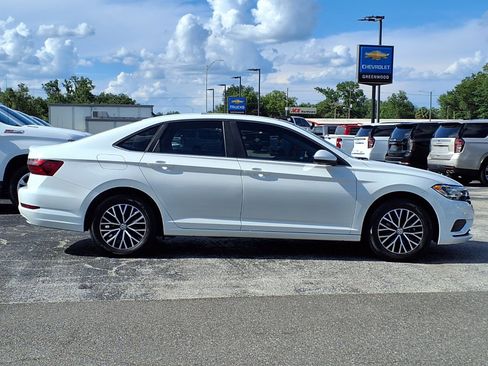 Used 2021 Volkswagen Jetta SE FWD image 3