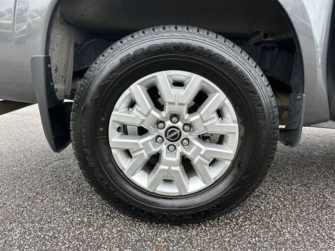 Certified 2022 Nissan Frontier SV image 17