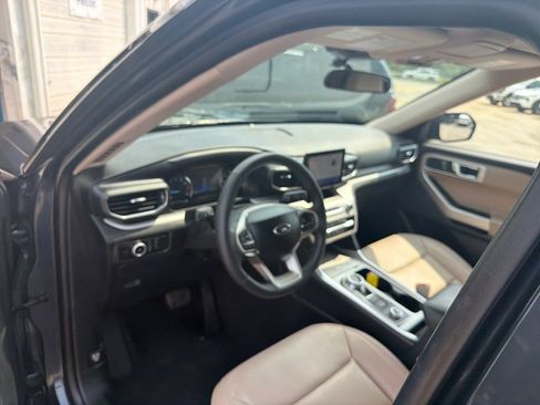 Used 2024 Ford Explorer XLT w/ Equipment Group 202A AWD/4WD image 16