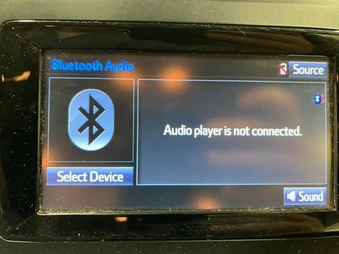 Used 2018 Toyota Highlander LE AWD/4WD image 28