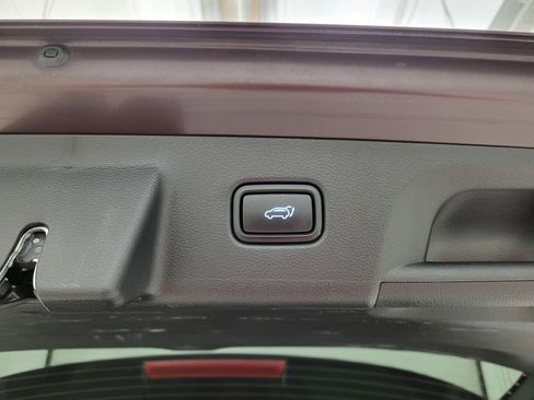 Used 2024 Hyundai Palisade Limited image 2