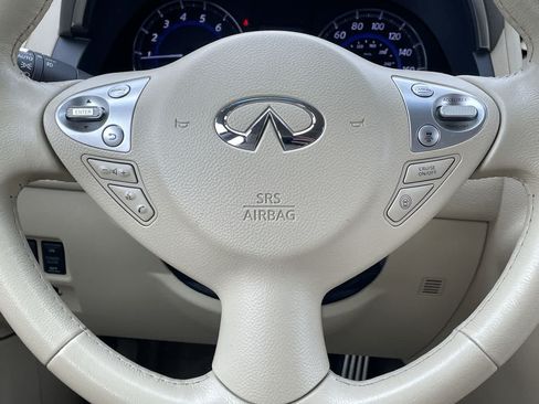 Used 2015 INFINITI QX70 AWD w/ Premium Package image 18