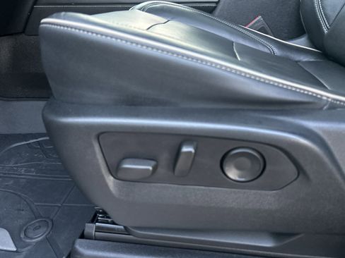 Used 2021 Chevrolet Tahoe Premier w/ Premium Package image 25