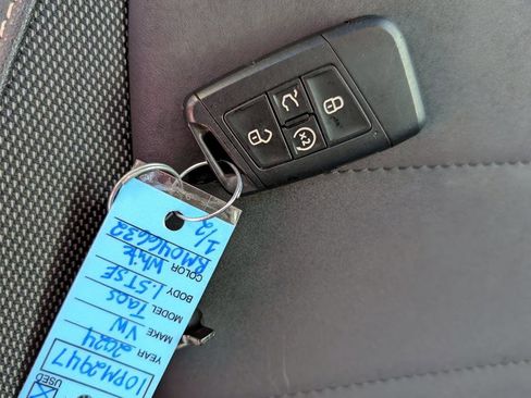 Used 2024 Volkswagen Taos SE image 30