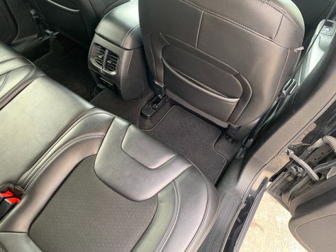 Used 2019 Jeep Cherokee Latitude Plus image 32