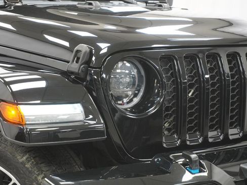 Used 2023 Jeep Wrangler Unlimited Sahara AWD/4WD image 7
