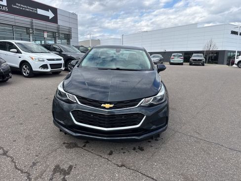 Used 2017 Chevrolet Cruze LT w/ Convenience Package image 2