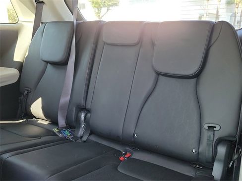 Certified 2024 Kia Carnival LX image 10