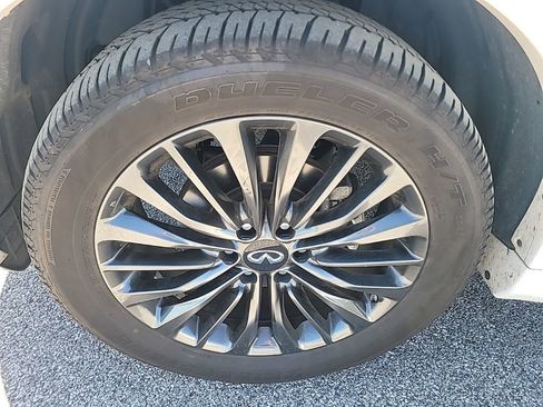 Used 2023 INFINITI QX80 Premium Select w/ All-Season Package image 3