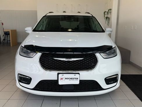 Used 2022 Chrysler Pacifica Touring-L FWD image 34