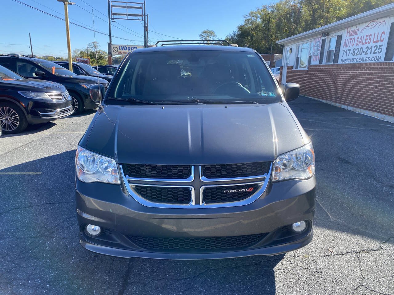 Used 2018 Dodge Grand Caravan SXT FWD image 2