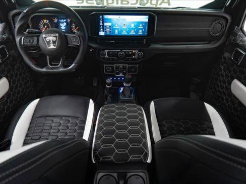 Used 2025 Jeep Wrangler Unlimited Sport image 18