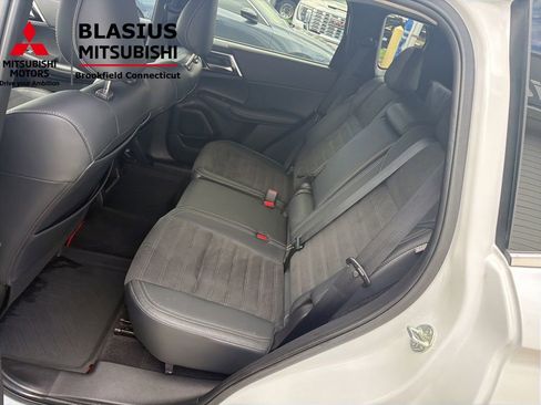 Used 2023 Mitsubishi Outlander 4WD Plug-In Hybrid image 36