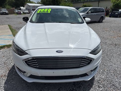 Used 2017 Ford Fusion SE w/ Equipment Group 201A FWD image 9