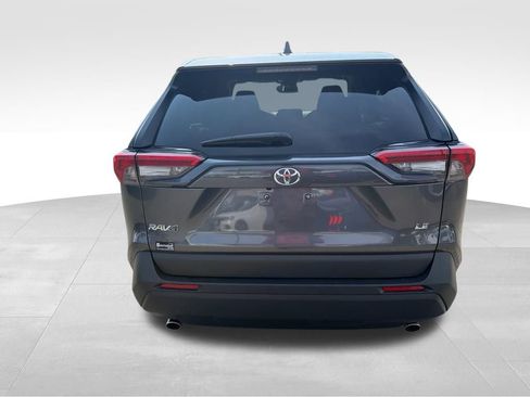 Used 2022 Toyota RAV4 LE image 4