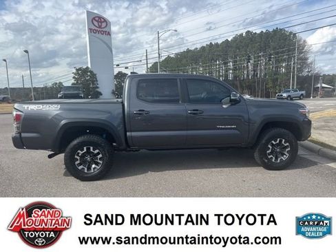 Used 2022 Toyota Tacoma TRD Off-Road w/ Technology Package image 3