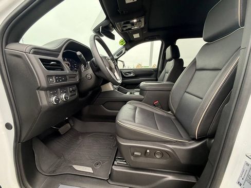 Used 2024 GMC Yukon SLT w/ SLT Premium Package AWD/4WD image 29