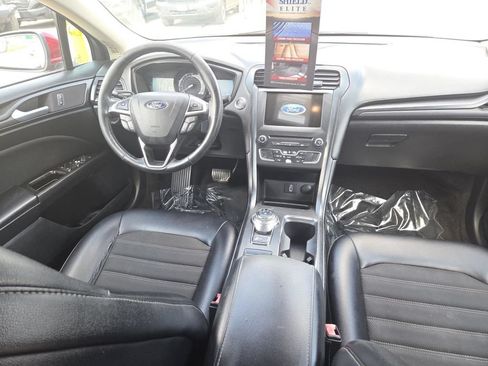 Used 2018 Ford Fusion SE w/ Equipment Group 201A FWD image 19
