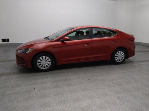 Used 2018 Hyundai Elantra SE image 2