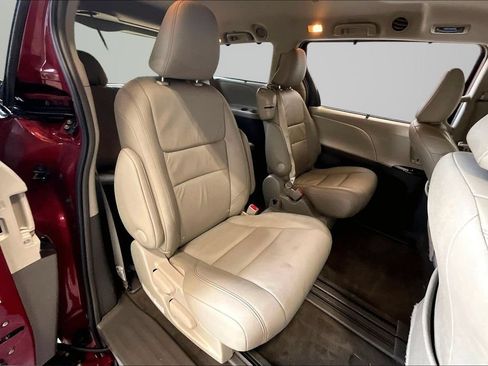 Used 2017 Toyota Sienna XLE w/ XLE Navigation Package FWD image 25