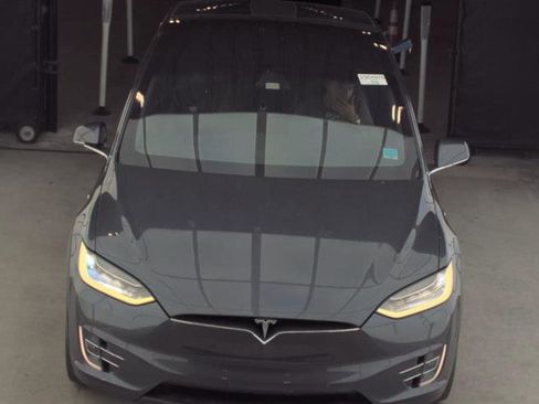 Used 2019 Tesla Model X 75D image 3