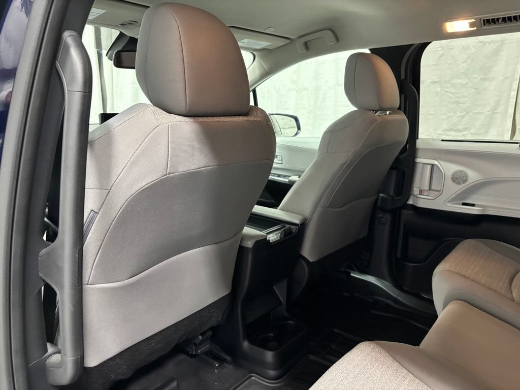 Used 2026 Toyota Sienna LE AWD/4WD image 50