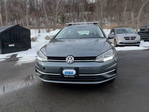 Used 2018 Volkswagen Golf S FWD image 3