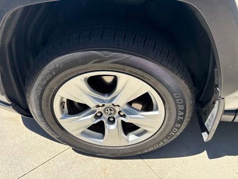Used 2019 Toyota RAV4 XLE w/ Convenience Package AWD/4WD image 12