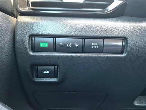 Used 2024 Nissan Sentra SV FWD image 16
