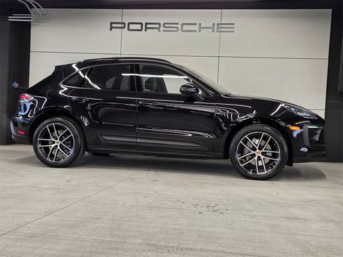 Used 2025 Porsche Macan image 29