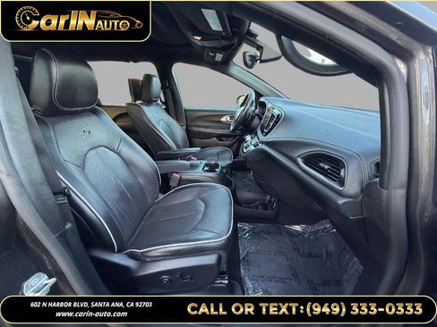 Used 2019 Chrysler Pacifica Limited w/ S Appearance Package image 12