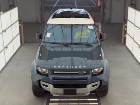 Used 2021 Land Rover Defender 110 SE AWD/4WD image 3