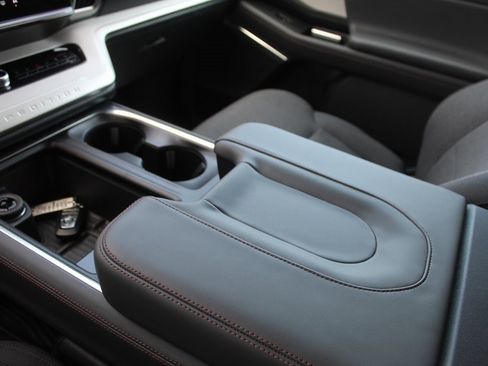 New 2025 Ford Expedition Max Active image 32