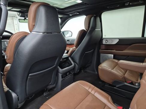 Used 2022 Lincoln Navigator Reserve AWD/4WD image 15