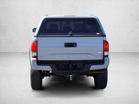 Used 2018 Toyota Tacoma TRD Off-Road w/ Technology Package AWD/4WD image 7