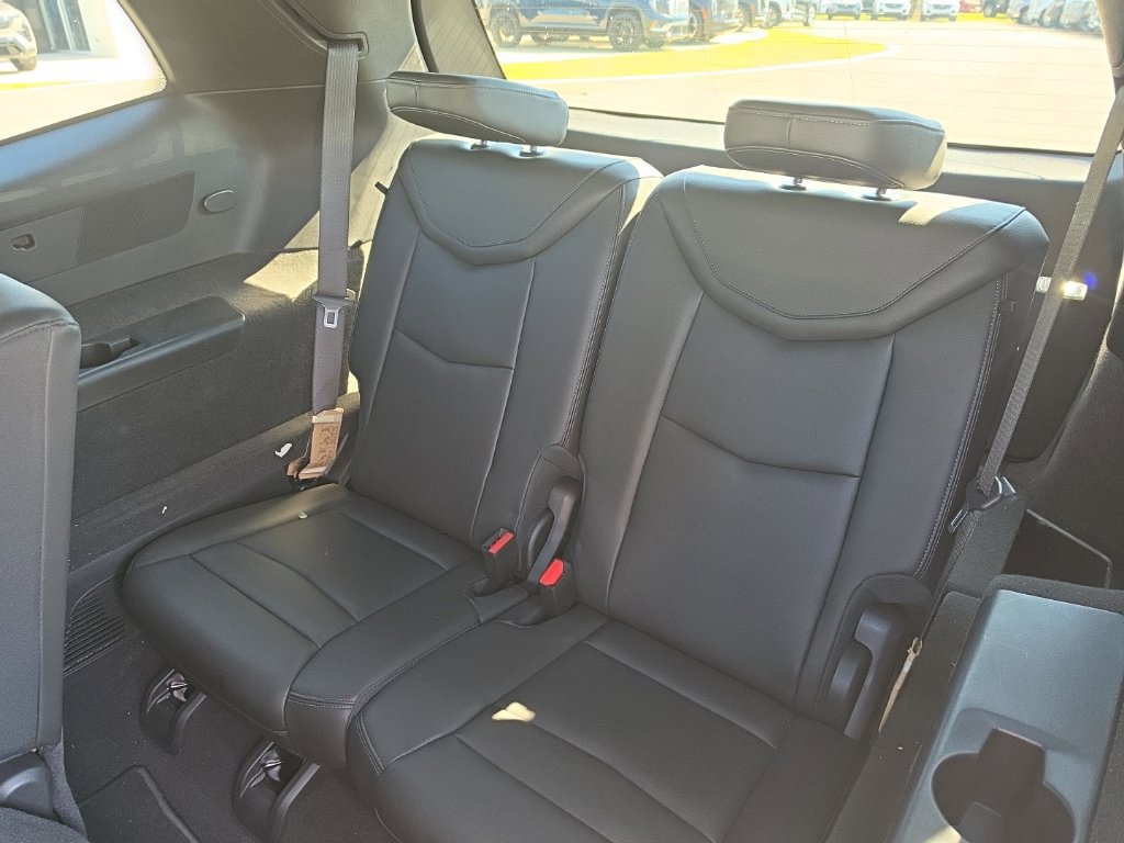 Used 2025 Cadillac XT6 Luxury FWD image 12
