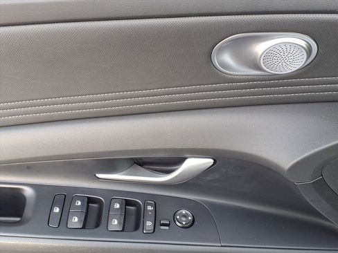 Certified 2025 Hyundai Elantra SEL image 25