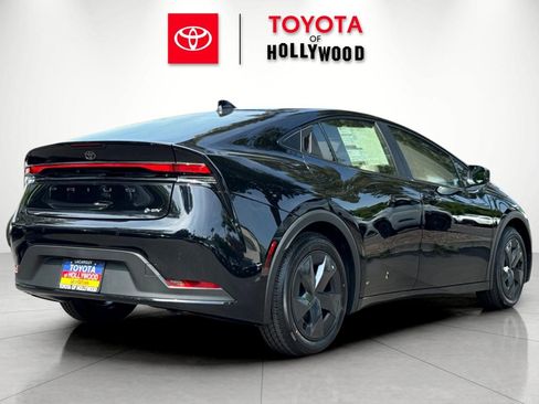 New 2026 Toyota Prius LE FWD image 4
