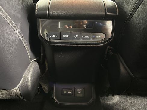 Used 2023 Toyota Highlander Limited AWD/4WD image 20