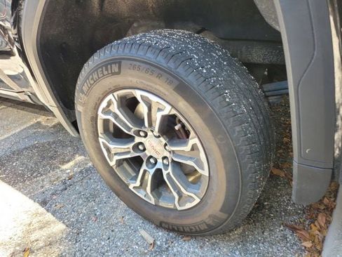 Used 2025 GMC Sierra 1500 SLT RWD image 5