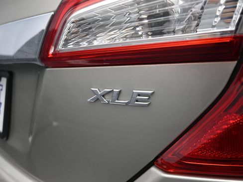 Used 2014 Toyota Camry XLE w/ Leather Package FWD image 33