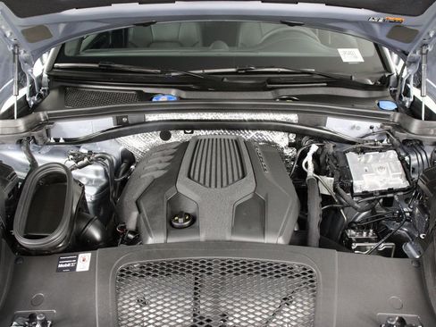 Certified 2026 Porsche Macan AWD/4WD image 26